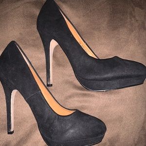 XOXO BLACK PUMPS